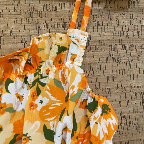 Cute Floral Divided Crop Top! - Picture 5 of 6